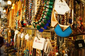 Famous Things in Agra Kinari Bazar